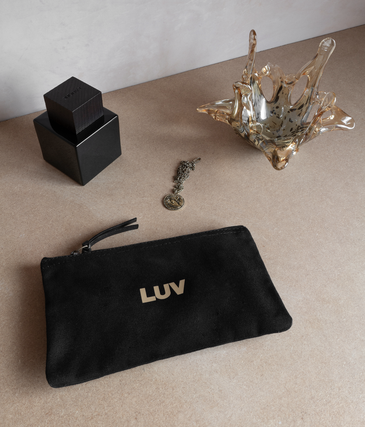 LUV POUCH (BLACK)